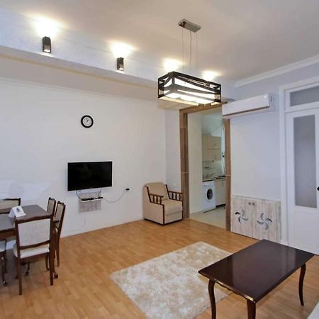 Sunny Apartment In The Center Erévan Extérieur photo