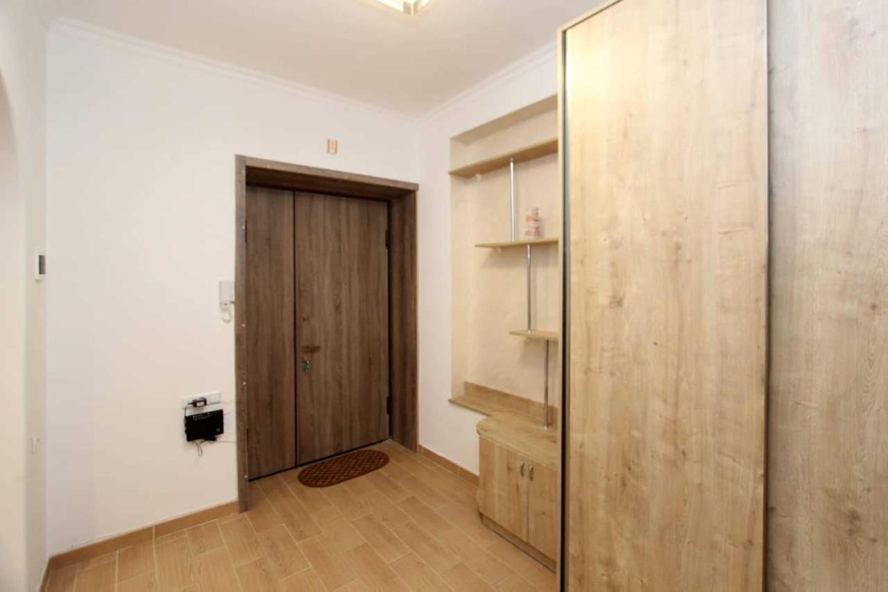 Sunny Apartment In The Center Erévan Extérieur photo